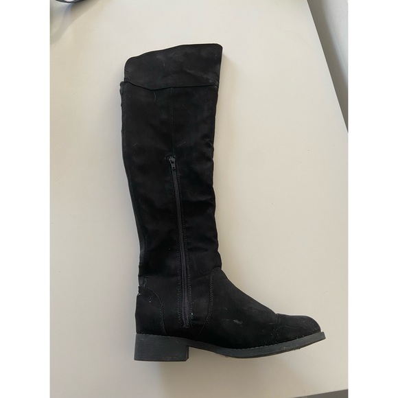 Over-the-knee black suede boots - Picture 3 of 6